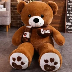 Ours en peluche avec une écharpe