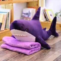 Peluche géante requin violet